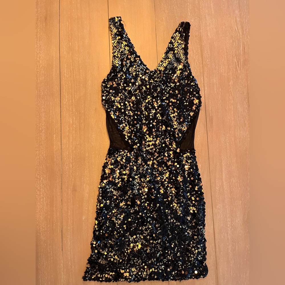 Trac Mini Sequin dress ✨ Black and Gold with sheer side cutouts